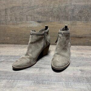 Dolce Vita DV8 Shaie Beige Faux Suede Heeled Ankle Boot Women's Size 8